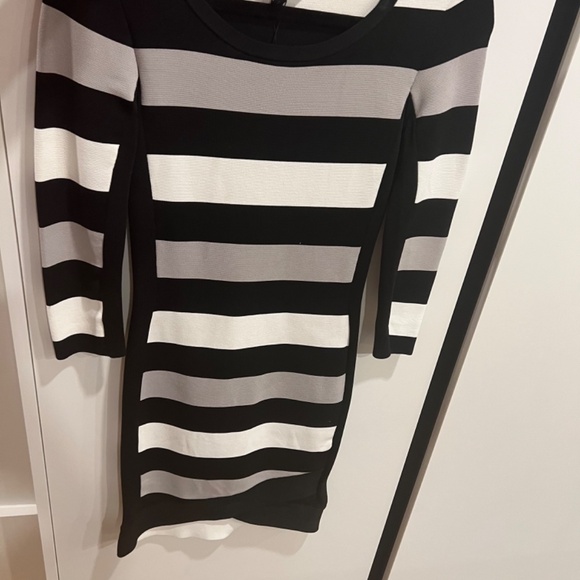 BCBG bodycon short sexy dress small// PRICE DROP 85$ - Picture 5 of 8